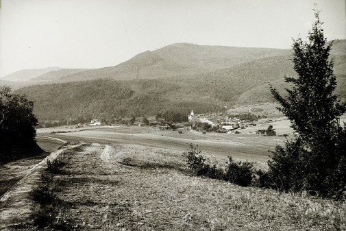 obr_01_olahpatak_-vlachovo-_kozseg_latkepe_az_evangelikus_templommal._szlovakia_1934._-_fortepan_95545.jpg