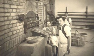 jozef-fischer-vo-svojej-pekarni--priblizne-v-roku-1938.jpg